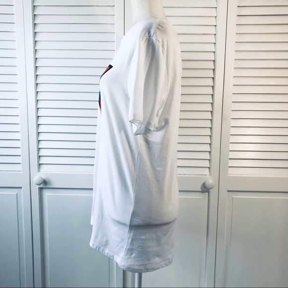 2/$25 GUESS Pure White Short Sleeve Shirt Size Medium - Picture 5 of 9